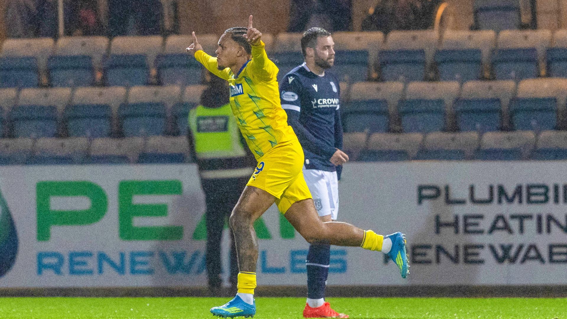 St Johnstone secure Tayside derby draw after late drama at Dundee
