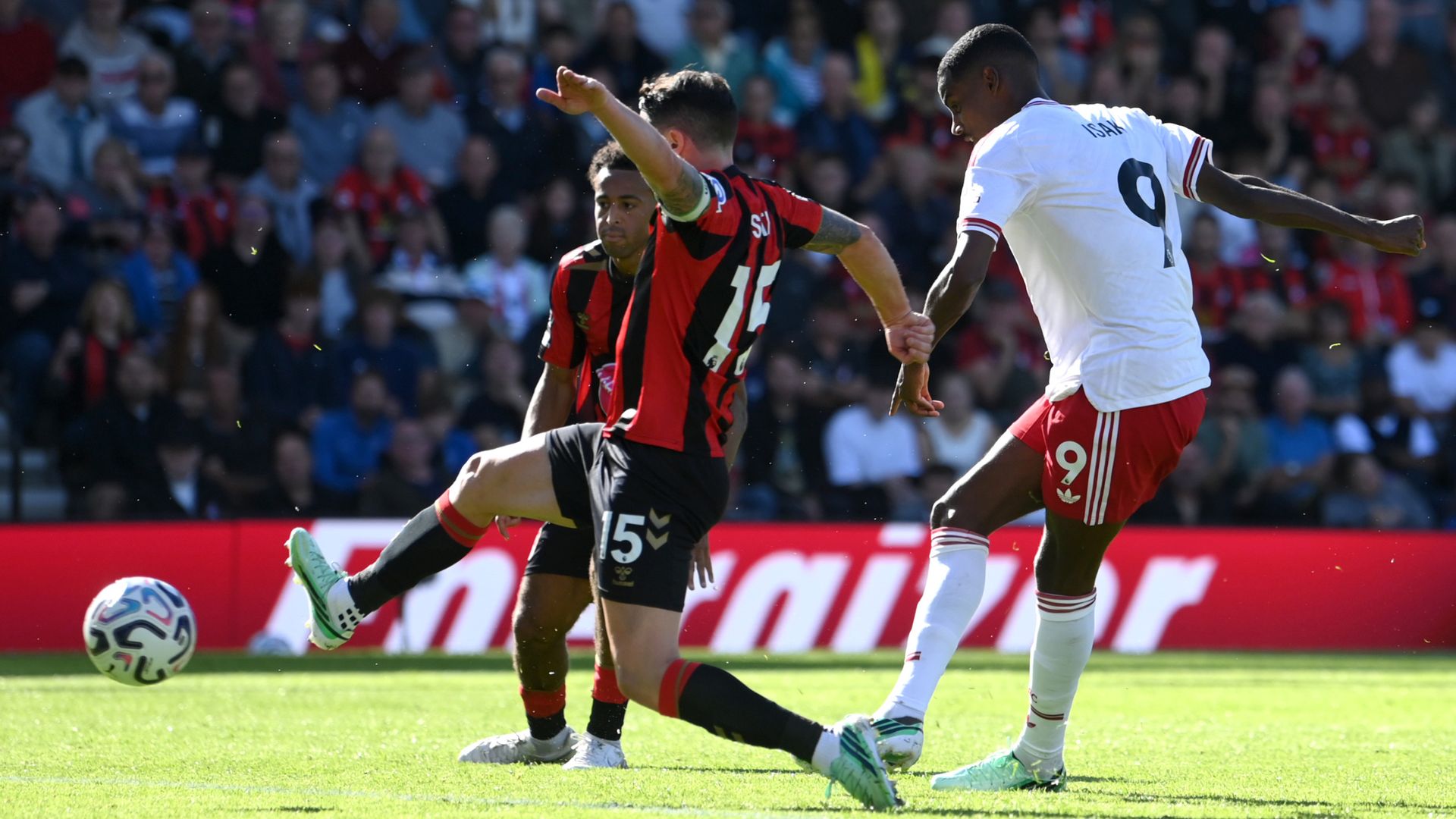 Liverpool win at Bournemouth thanks to Isak's goal LIVE!