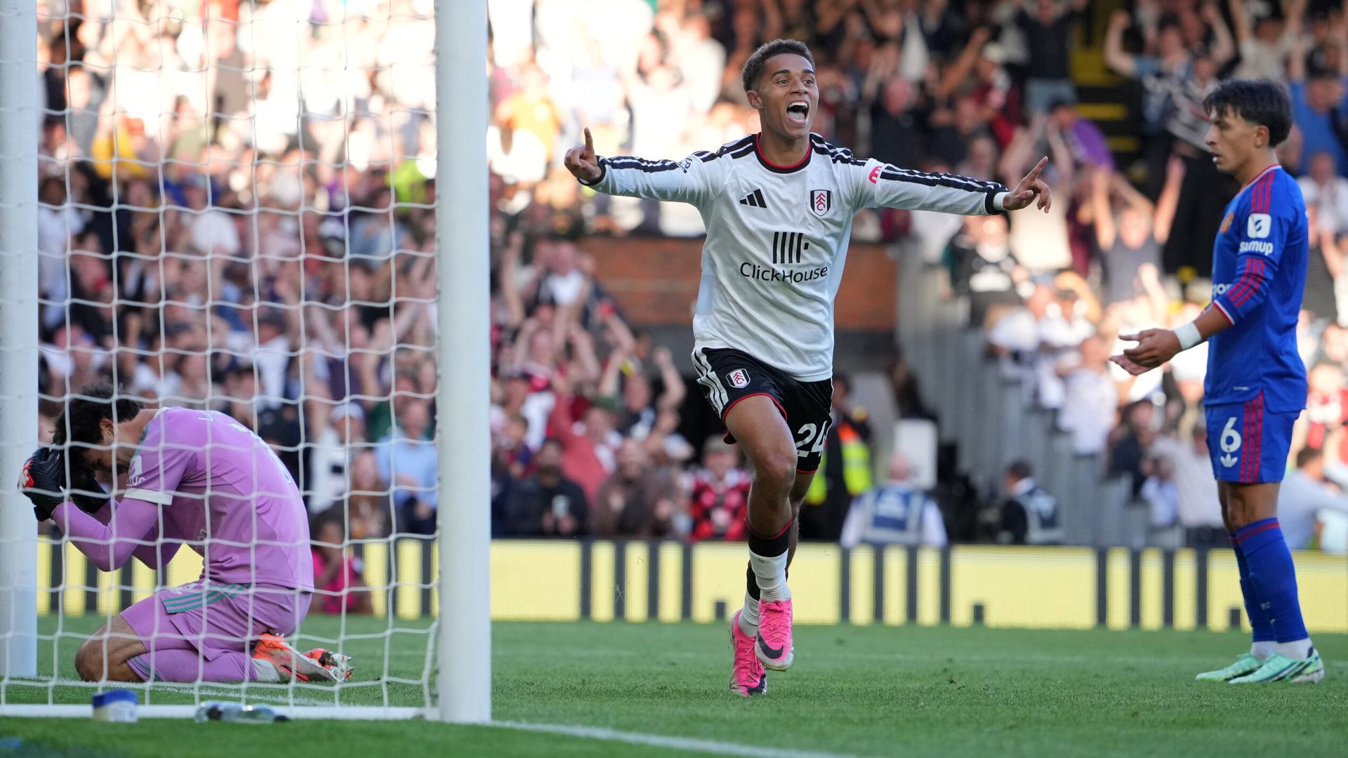 Man Utd trail at Fulham after HORROR Martinez own goal LIVE!