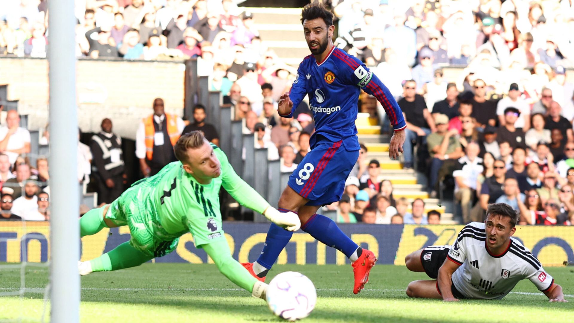 Fernandes hits post in open first half at Fulham LIVE!