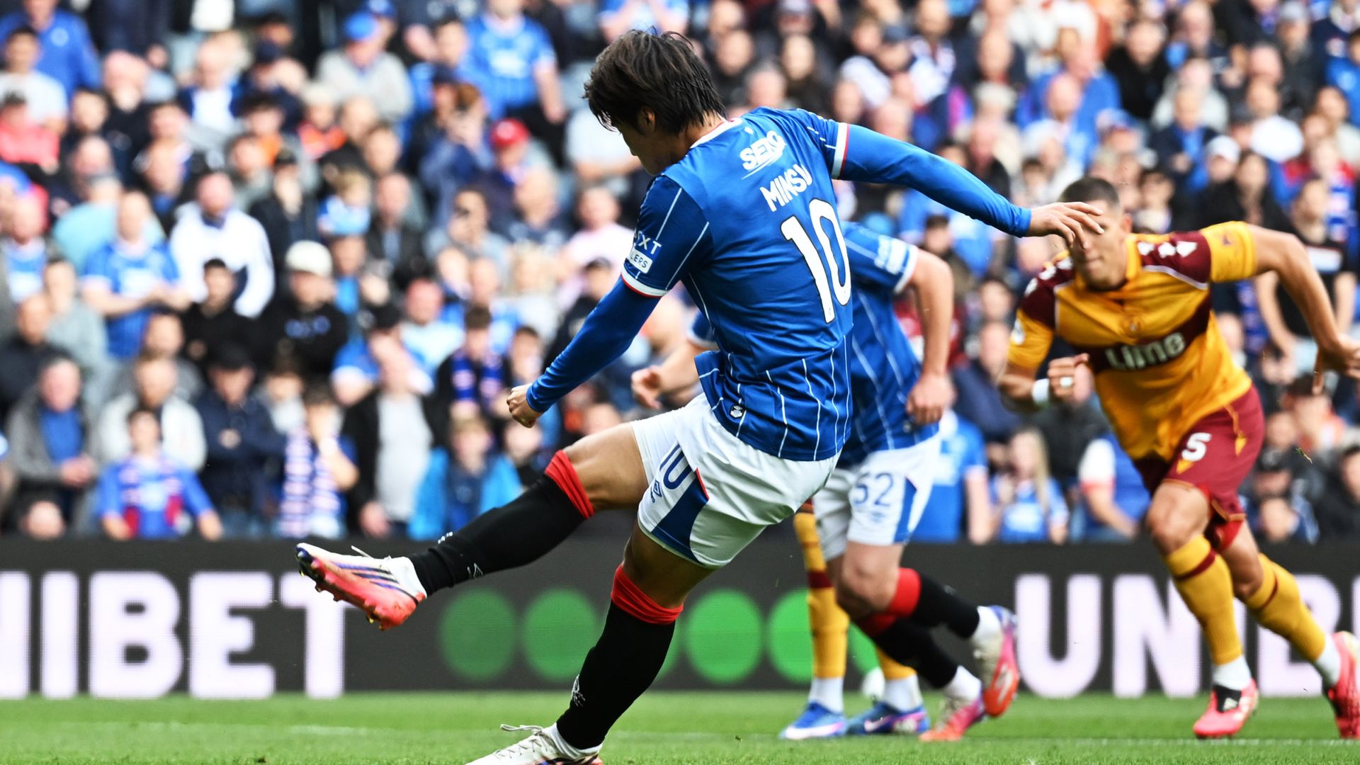 Minsu misses pen but Rangers lead vs Motherwell LIVE!