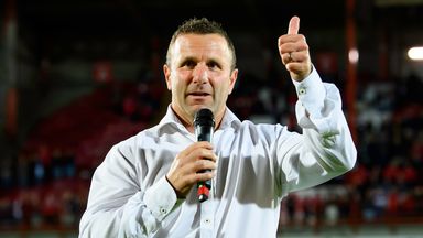 Picture by Allan McKenzie/SWpix.com - 04/09/2026 - Rugby League - Betfred Super League Round 26 - Hull KR v Huddersfield Giants - Sewell Group Craven Park, Hull, England - Hull KR coach Willie Peters thanks the fans and supporters after victory over 
