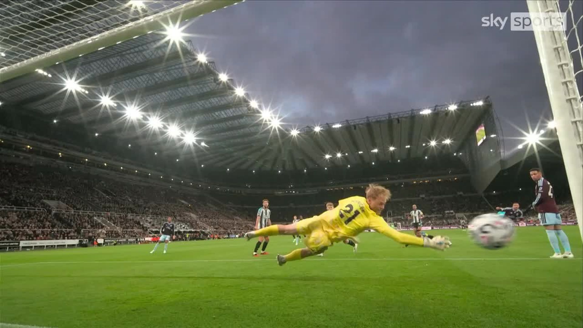 Off the post! Buendia goes close for Villa