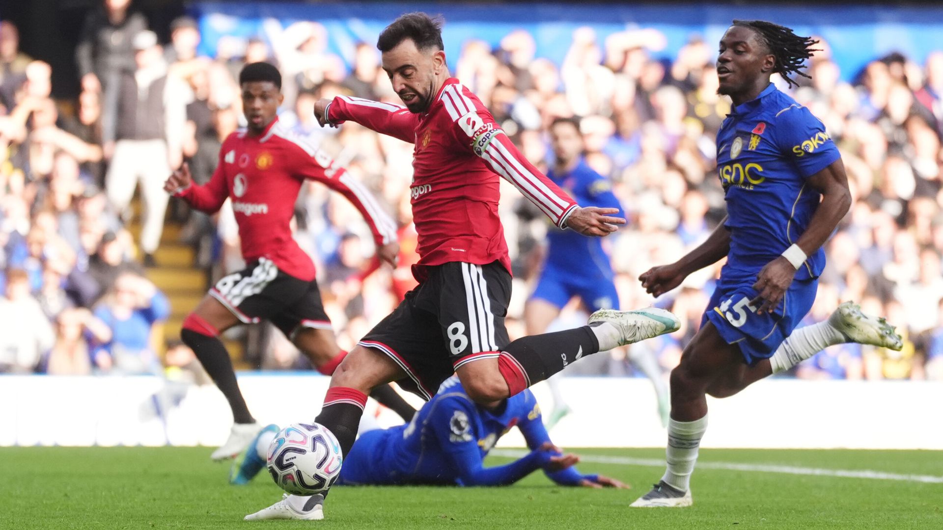 Fernandes misses big chance on Man Utd return against Chelsea LIVE!