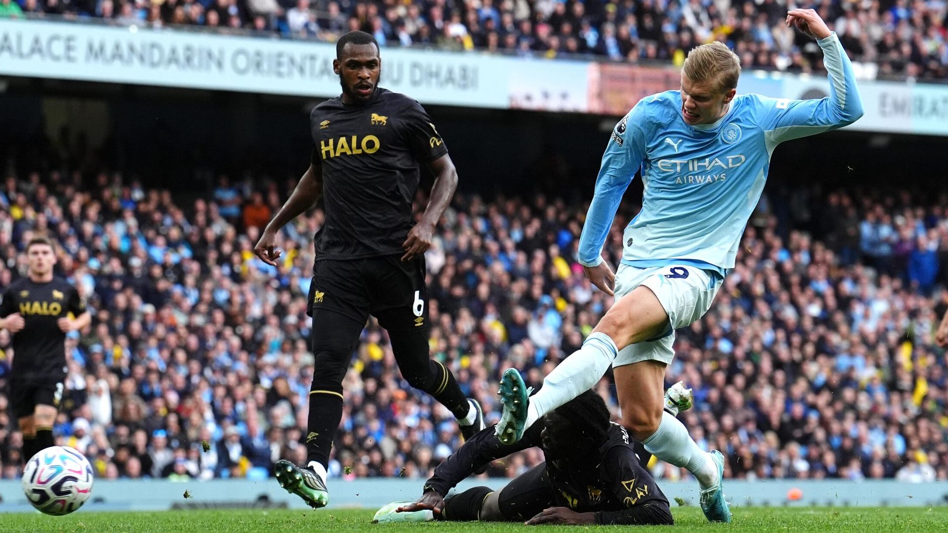 VAR denies Haaland his hat-trick with City 3-2 up LIVE!