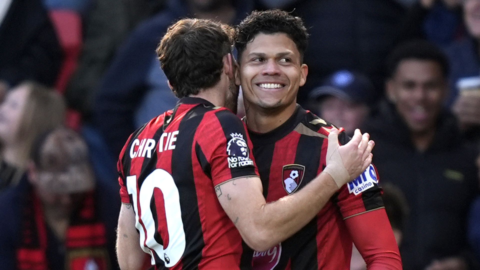 Evanilson doubles Bournemouth's lead vs 10-man Sunderland LIVE!