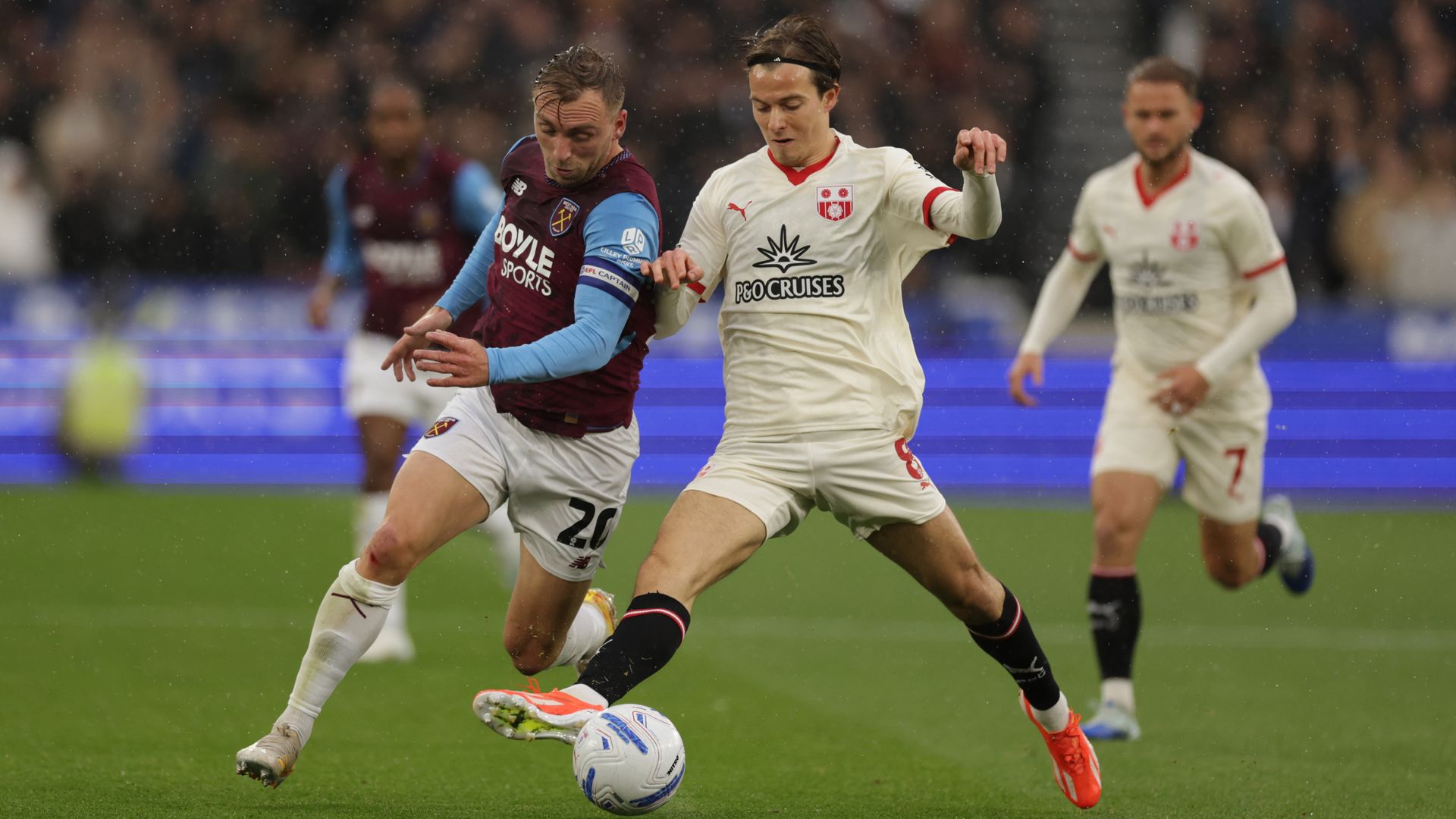 Brilliant Walker-Peters goal pulls one back for Hammers LIVE!