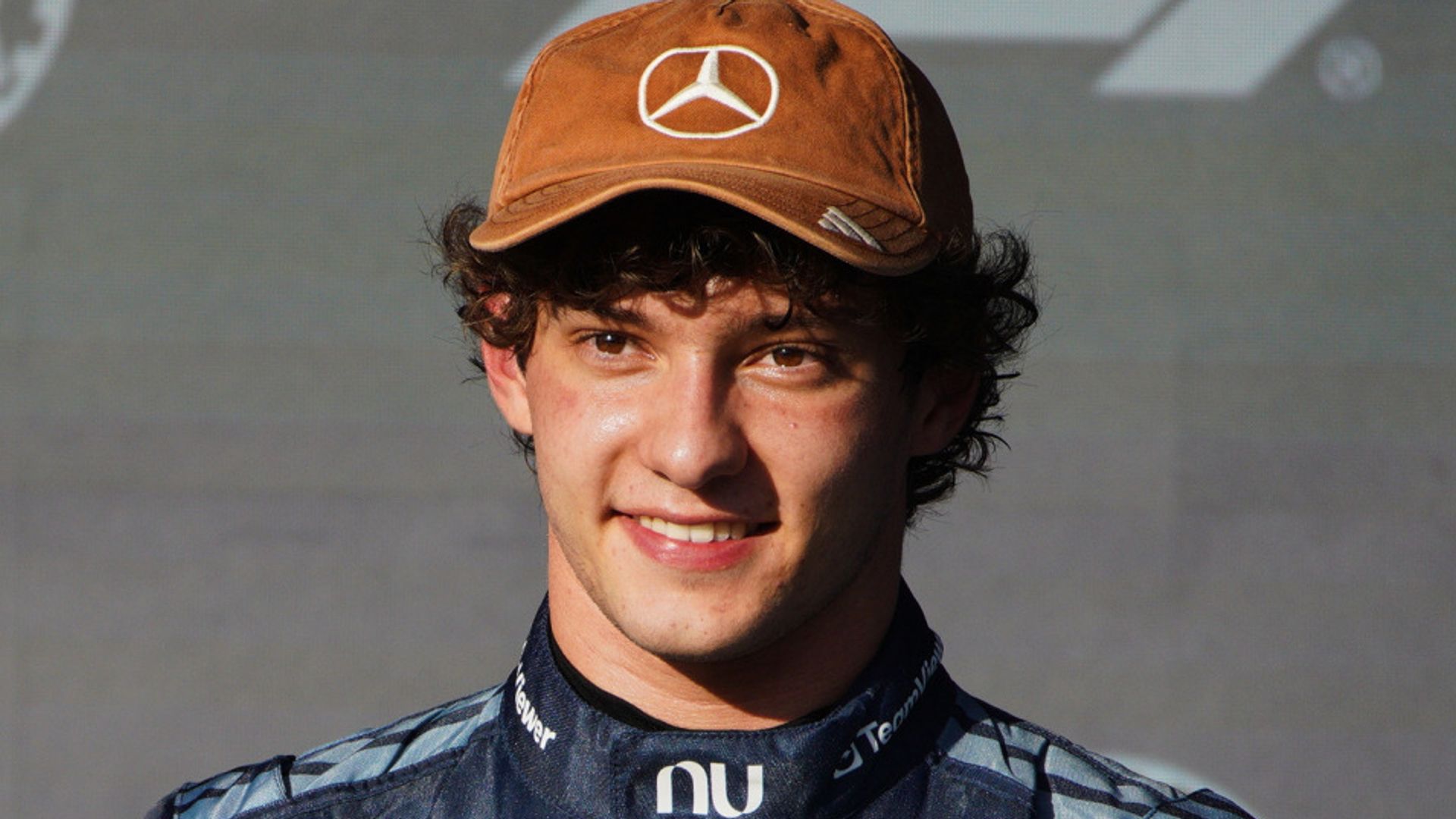 Antonelli takes surprise pole to boost chances of sealing title in USA