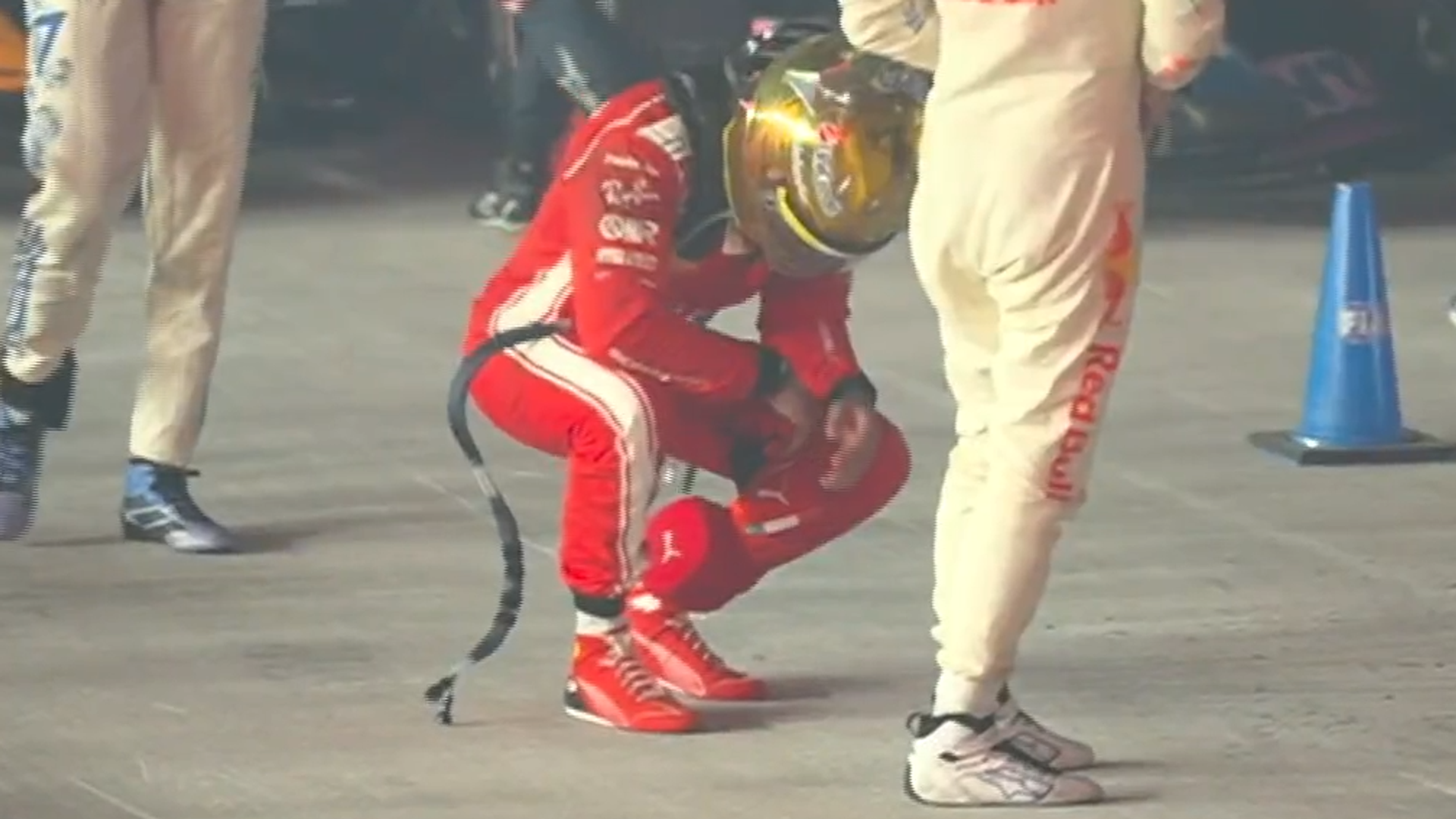 Unwell Hamilton misses post-Singapore GP interviews after medical checks