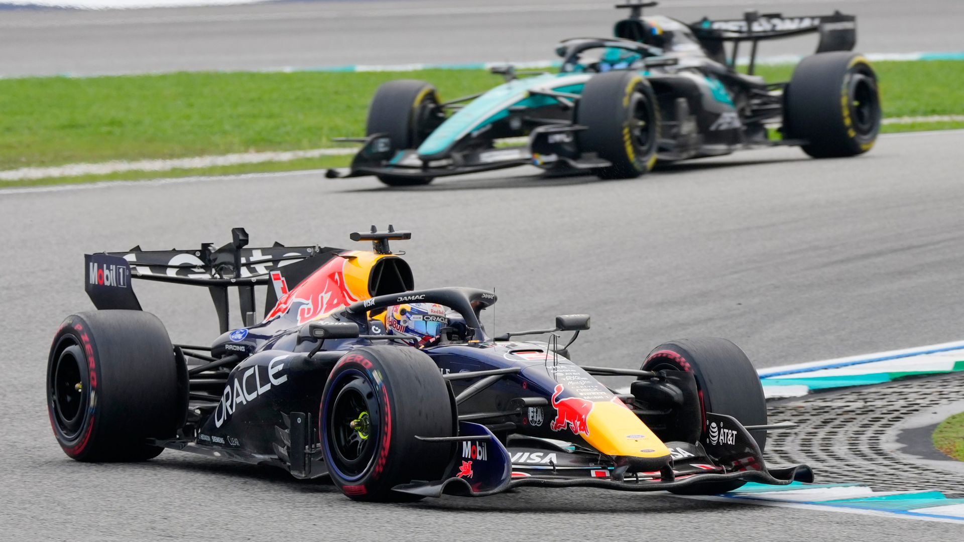 Bahrain GP: Late twist! Safety Car closes leaders up with Verstappen ahead LIVE!