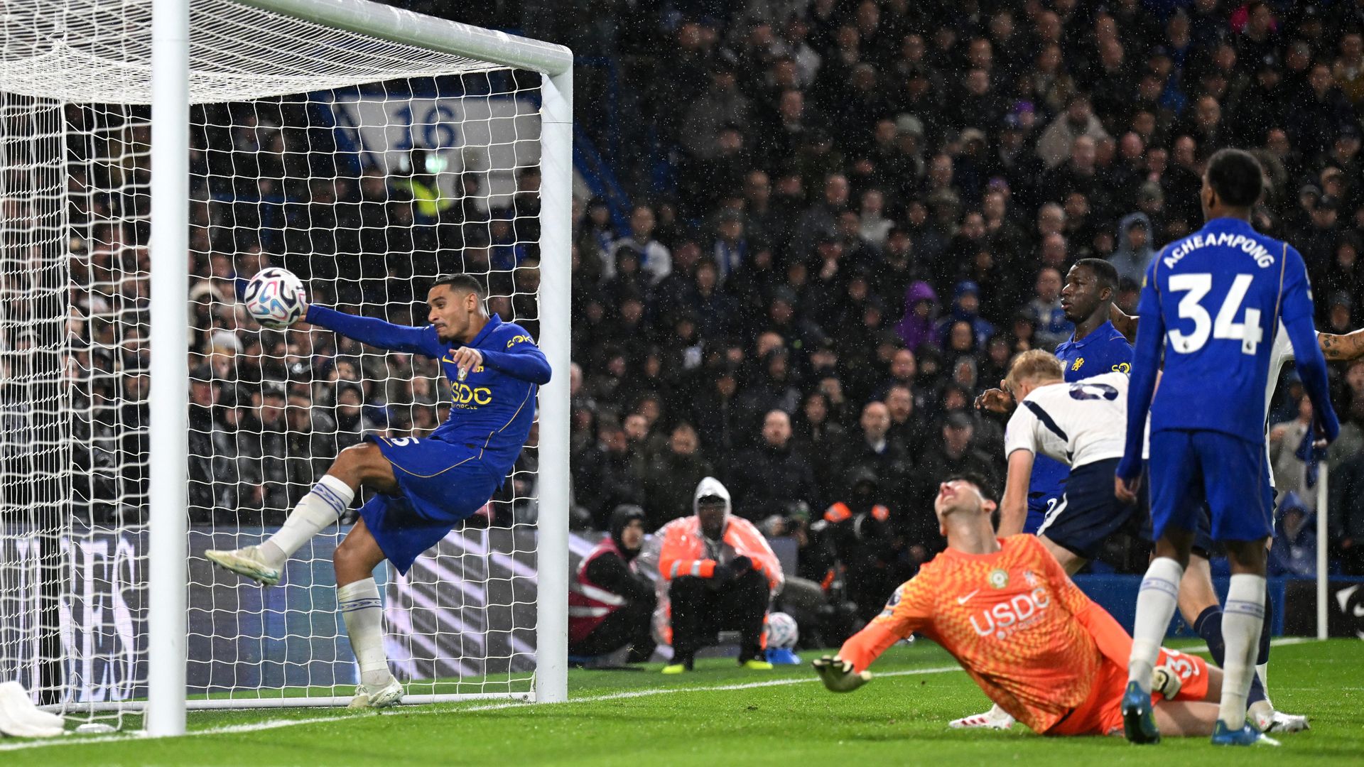 Palmer sent off after Penders OG puts Spurs ahead vs Chelsea LIVE! & highlights