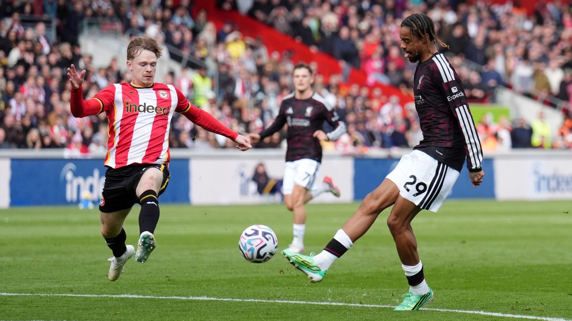 Barcola misses golden chance for Liverpool against Brentford LIVE!