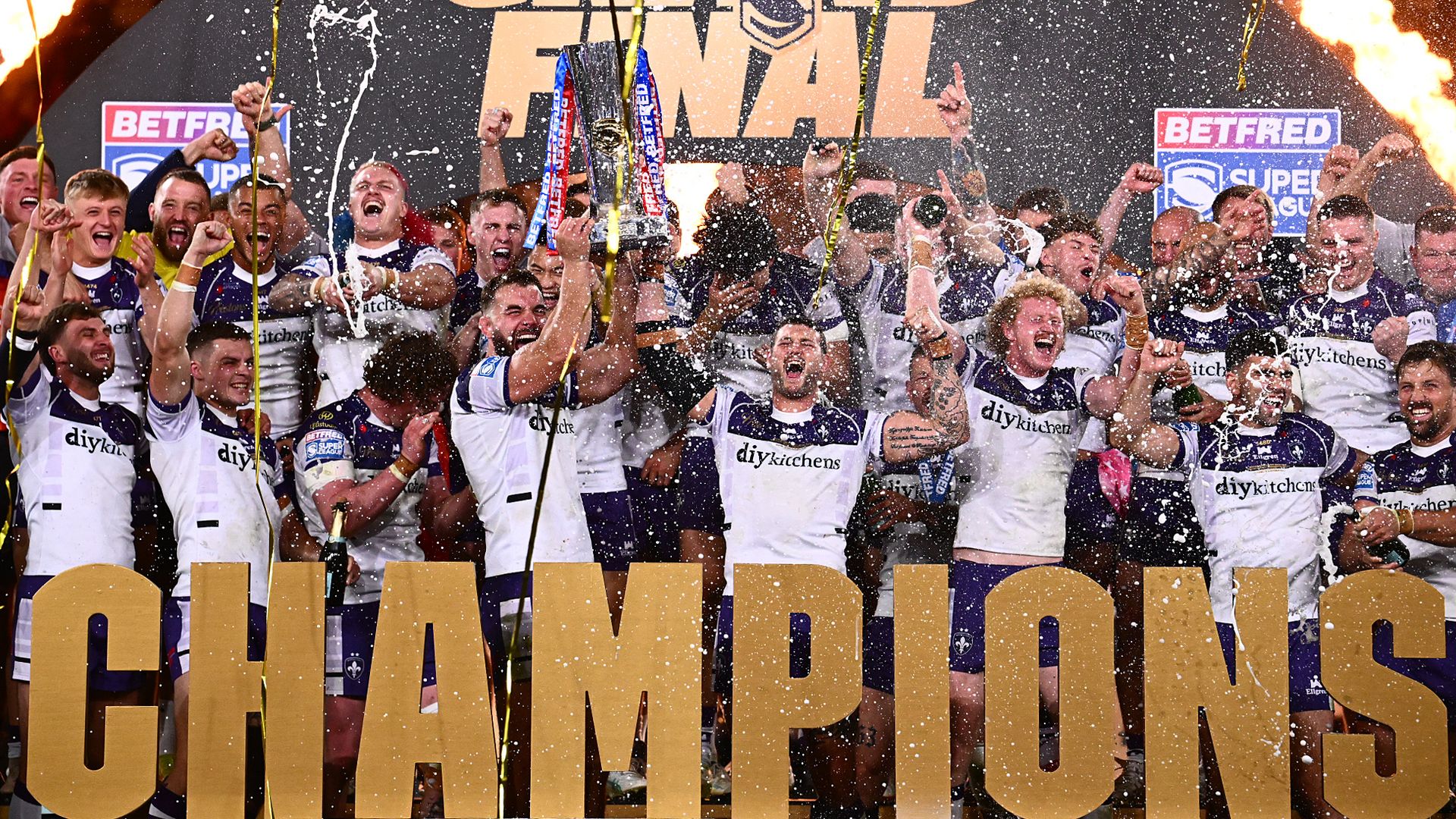 Wakefield claim historic win over Warrington to become Super League champions
