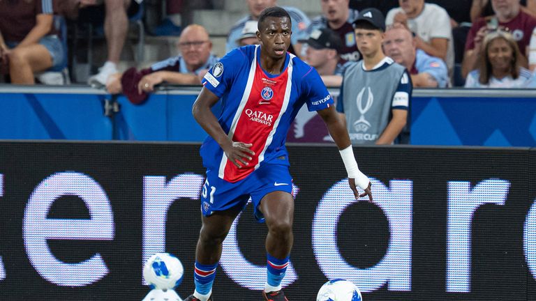 PLATZ 20: Willian Pacho (Ecuador, PSG)