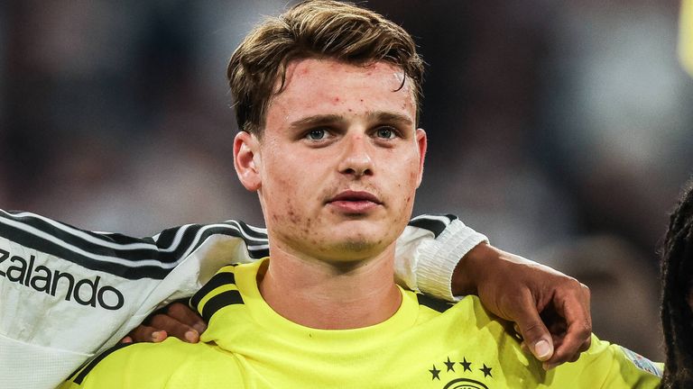 JONAS URBIG: Torwart (23 Jahre, FC Bayern) - am 1. Oktober 2026 vs. Serbien. (2:0)