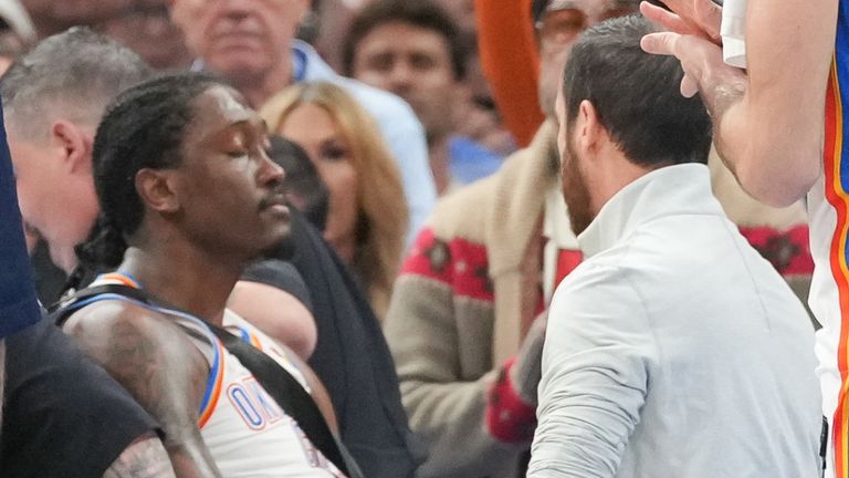 Williams looked emotional after seeing his injury before going off to a standing ovation